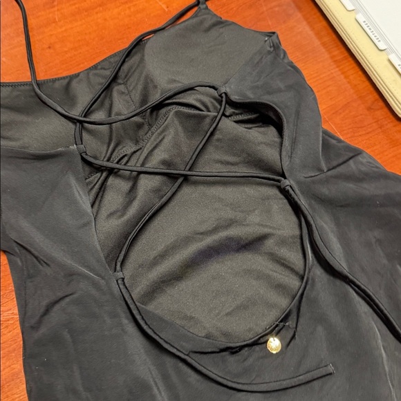 Victoria’s Secret one piece swimsuit S // 112124 - Picture 2 of 3